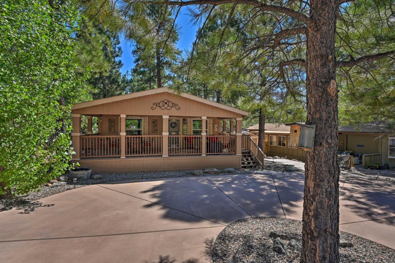 Munds Park Cabin Retreat With Deck And Fire Pit! Экстерьер фото